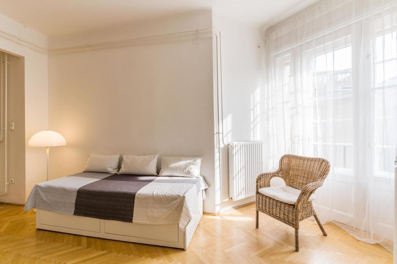 Klauzal Apartment W/3 Bedrooms, French Balcony Budapest Exterior photo