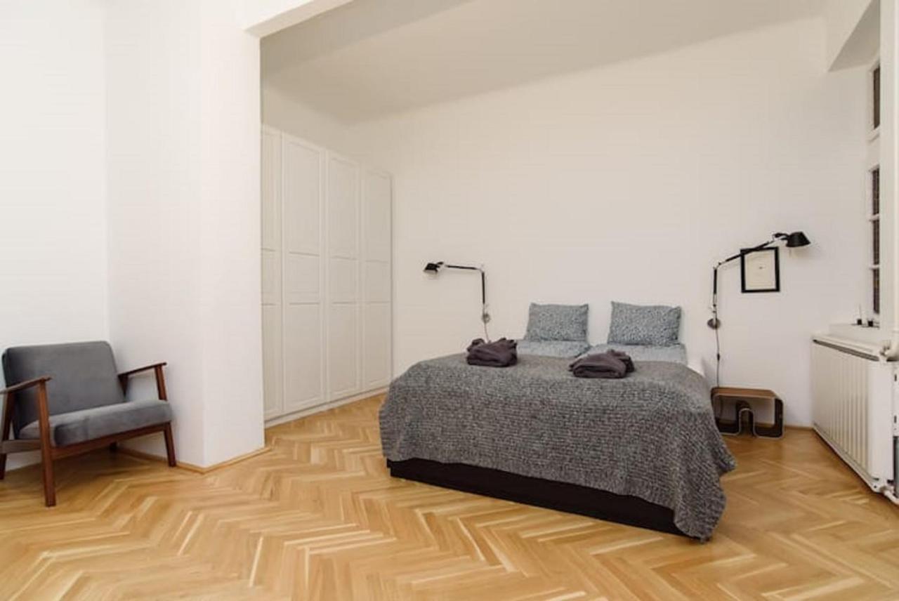 Klauzal Apartment W/3 Bedrooms, French Balcony Budapest Exterior photo